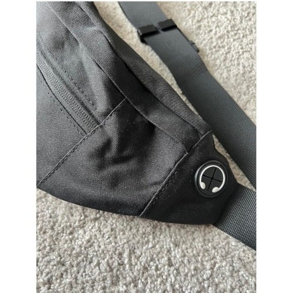 Large Crossbody Fanny Pack with 4-Zipper Pockets - Picture 4 of 4